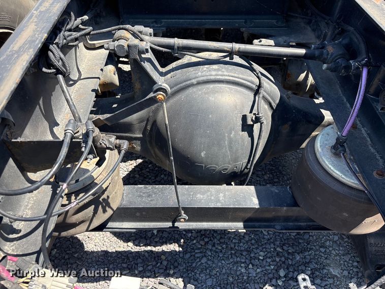 image for item YA2540 2018 Peterbilt 579 semi truck