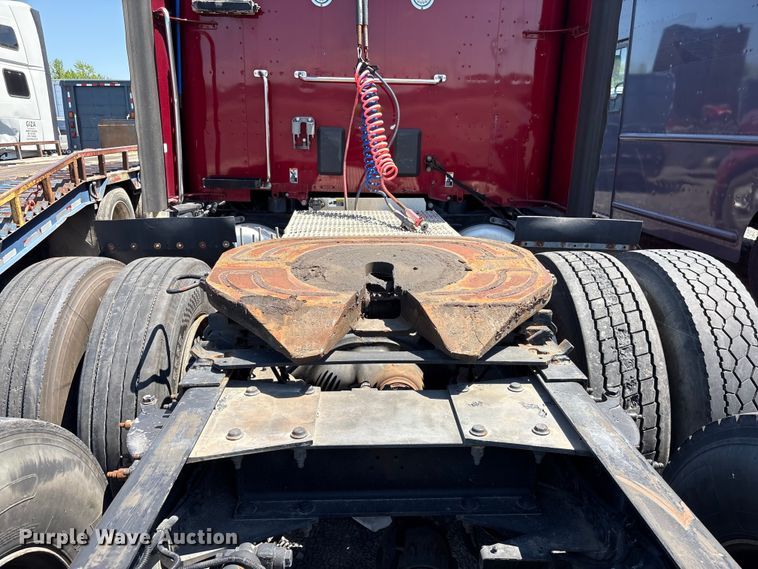 image for item YA2540 2018 Peterbilt 579 semi truck