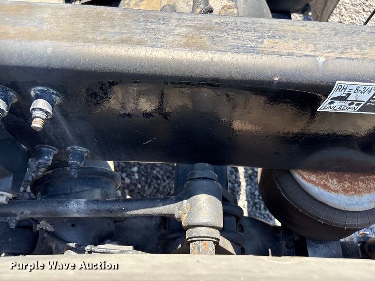image for item YA2540 2018 Peterbilt 579 semi truck