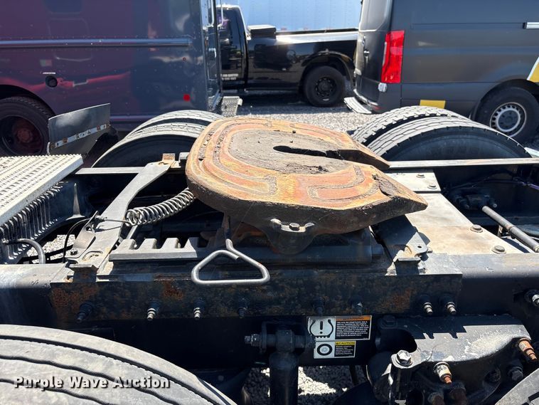 image for item YA2540 2018 Peterbilt 579 semi truck