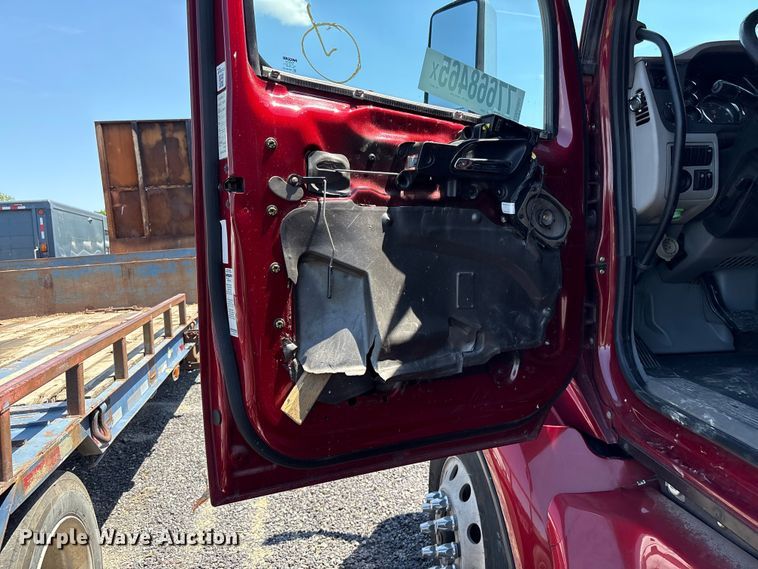 image for item YA2540 2018 Peterbilt 579 semi truck