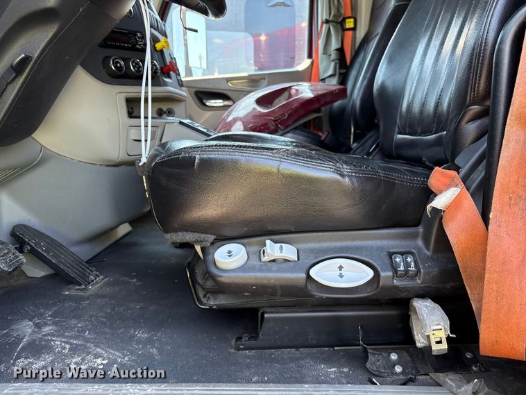 image for item YA2540 2018 Peterbilt 579 semi truck
