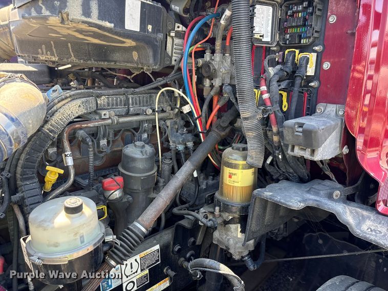 image for item YA2540 2018 Peterbilt 579 semi truck