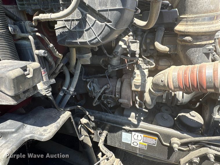 image for item YA2540 2018 Peterbilt 579 semi truck