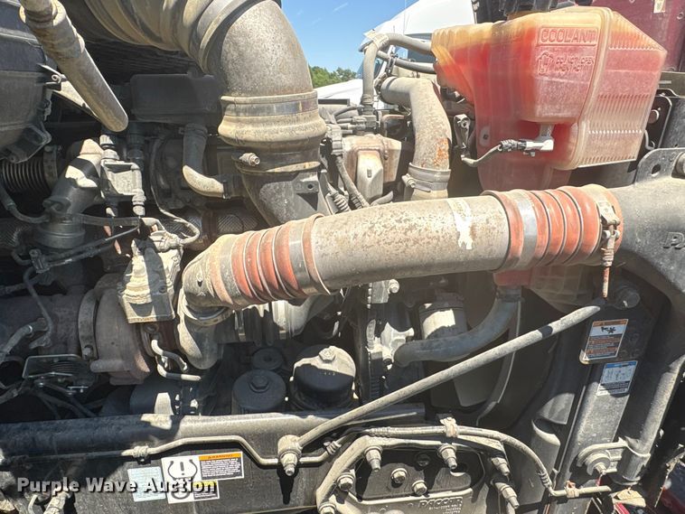 image for item YA2540 2018 Peterbilt 579 semi truck