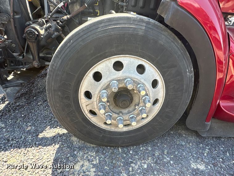 image for item YA2540 2018 Peterbilt 579 semi truck