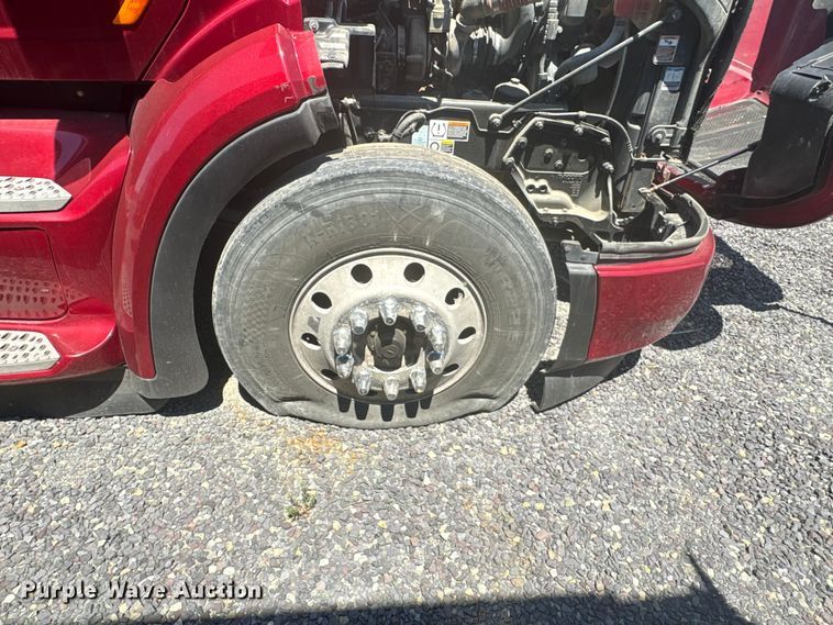 image for item YA2540 2018 Peterbilt 579 semi truck