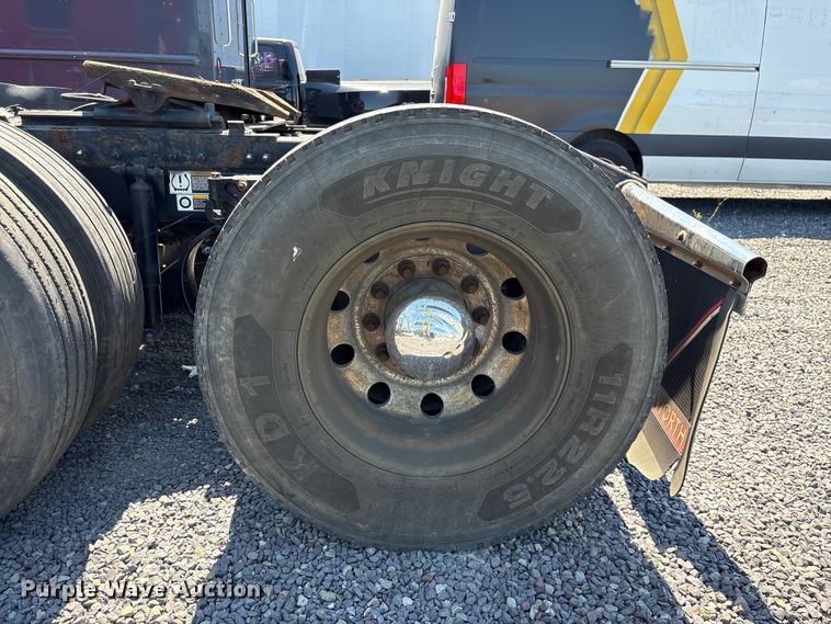 image for item YA2540 2018 Peterbilt 579 semi truck