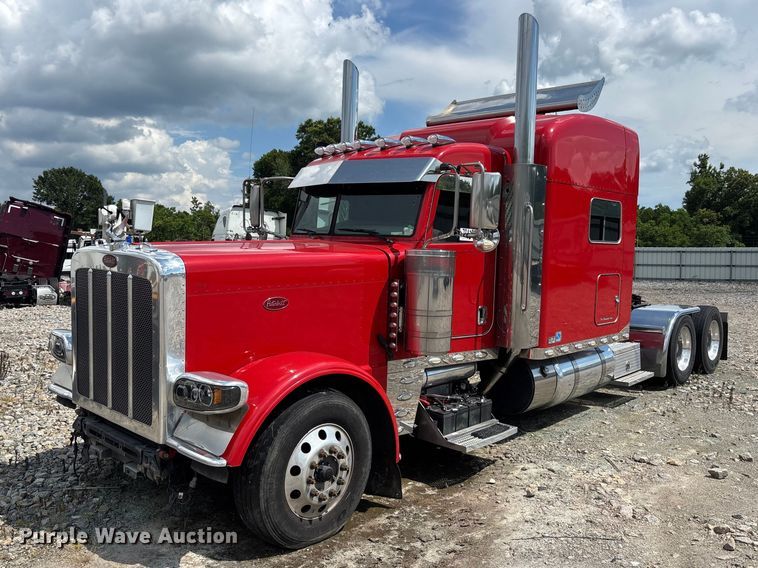 image for item YA2665 2020 Peterbilt 389 semi truck