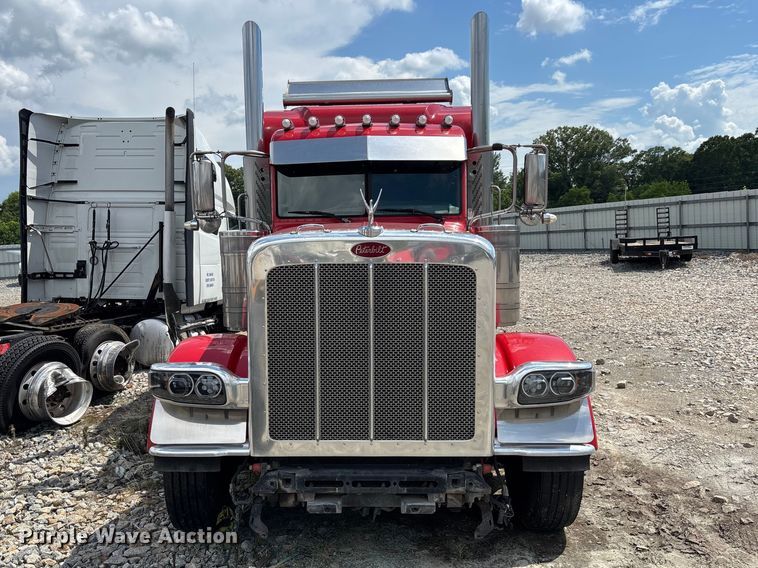 image for item YA2665 2020 Peterbilt 389 semi truck