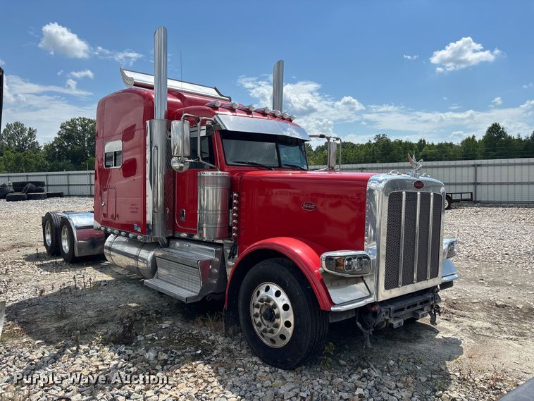 image for item YA2665 2020 Peterbilt 389 semi truck