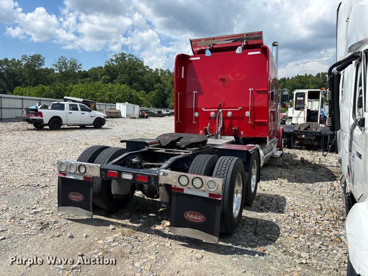 image for item YA2665 2020 Peterbilt 389 semi truck