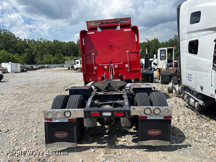 image for item YA2665 2020 Peterbilt 389 semi truck