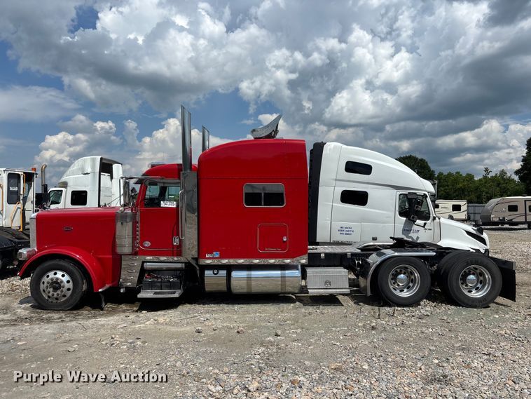 image for item YA2665 2020 Peterbilt 389 semi truck