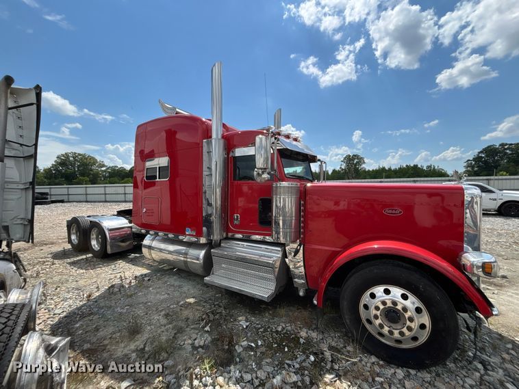 image for item YA2665 2020 Peterbilt 389 semi truck