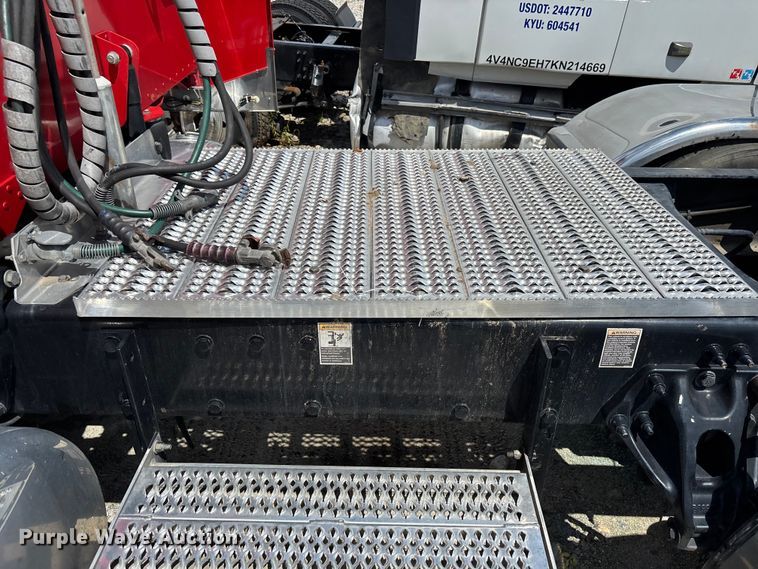 image for item YA2665 2020 Peterbilt 389 semi truck