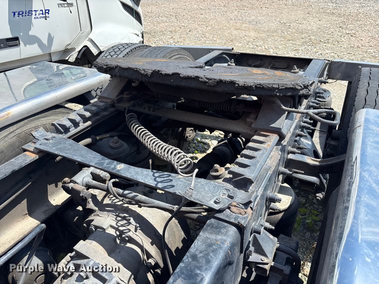 image for item YA2665 2020 Peterbilt 389 semi truck