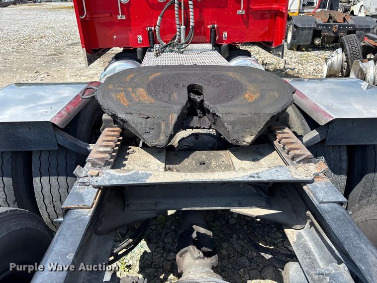 image for item YA2665 2020 Peterbilt 389 semi truck