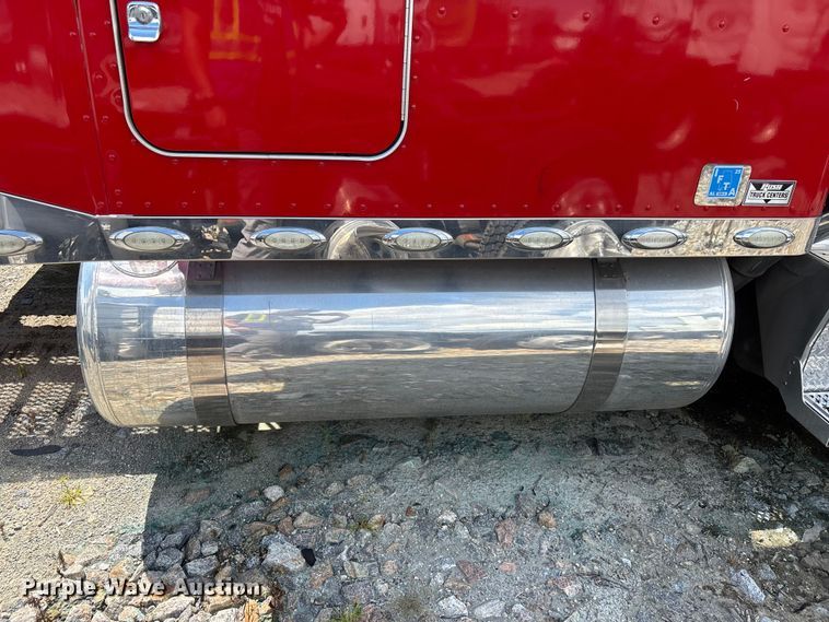 image for item YA2665 2020 Peterbilt 389 semi truck