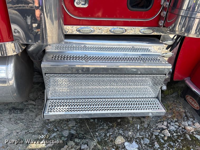 image for item YA2665 2020 Peterbilt 389 semi truck