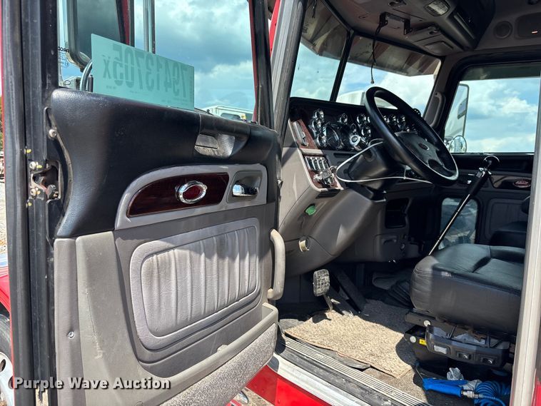 image for item YA2665 2020 Peterbilt 389 semi truck