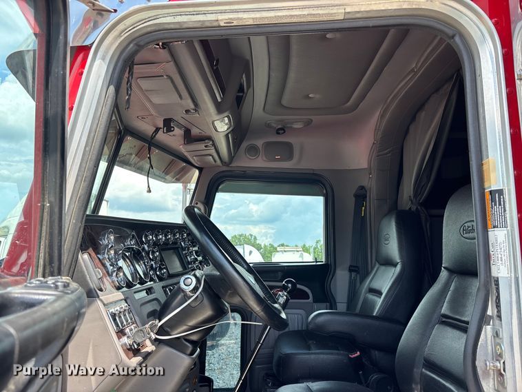 image for item YA2665 2020 Peterbilt 389 semi truck