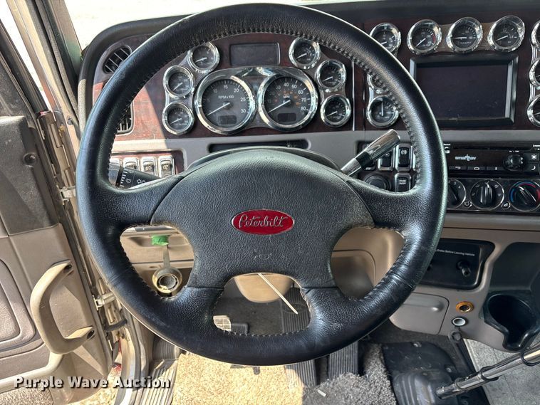image for item YA2665 2020 Peterbilt 389 semi truck
