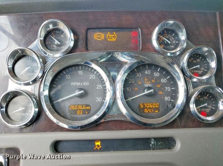 image for item YA2665 2020 Peterbilt 389 semi truck