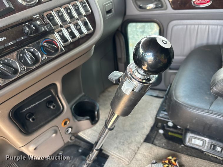 image for item YA2665 2020 Peterbilt 389 semi truck