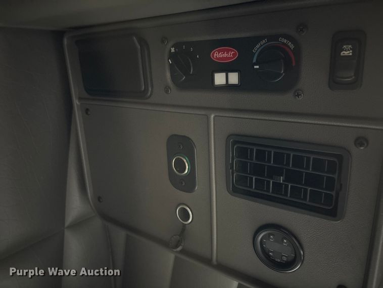 image for item YA2665 2020 Peterbilt 389 semi truck