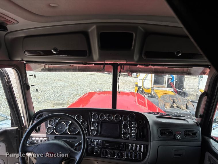 image for item YA2665 2020 Peterbilt 389 semi truck