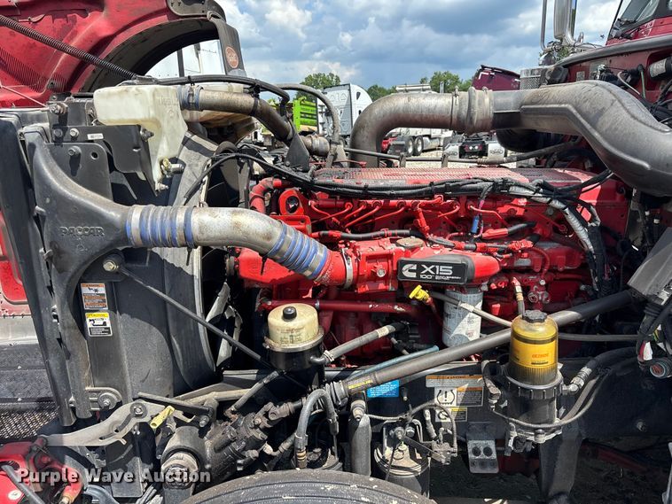 image for item YA2665 2020 Peterbilt 389 semi truck