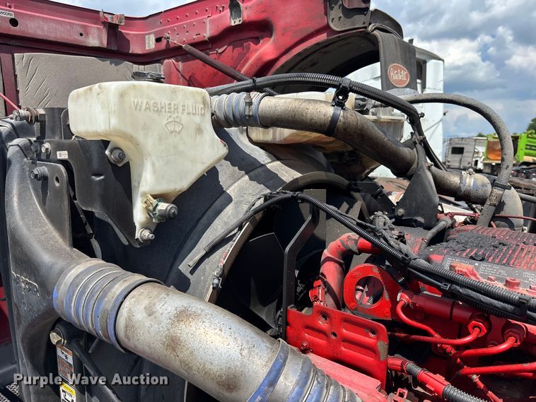 image for item YA2665 2020 Peterbilt 389 semi truck