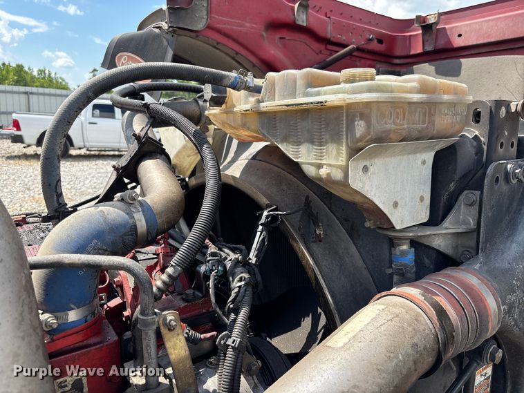 image for item YA2665 2020 Peterbilt 389 semi truck