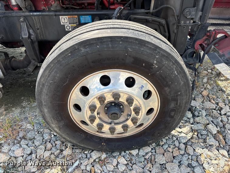 image for item YA2665 2020 Peterbilt 389 semi truck