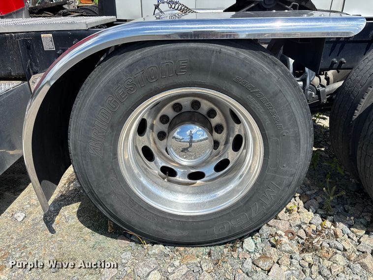 image for item YA2665 2020 Peterbilt 389 semi truck