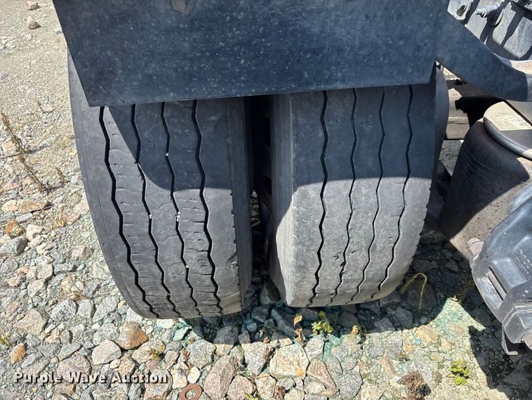 image for item YA2665 2020 Peterbilt 389 semi truck