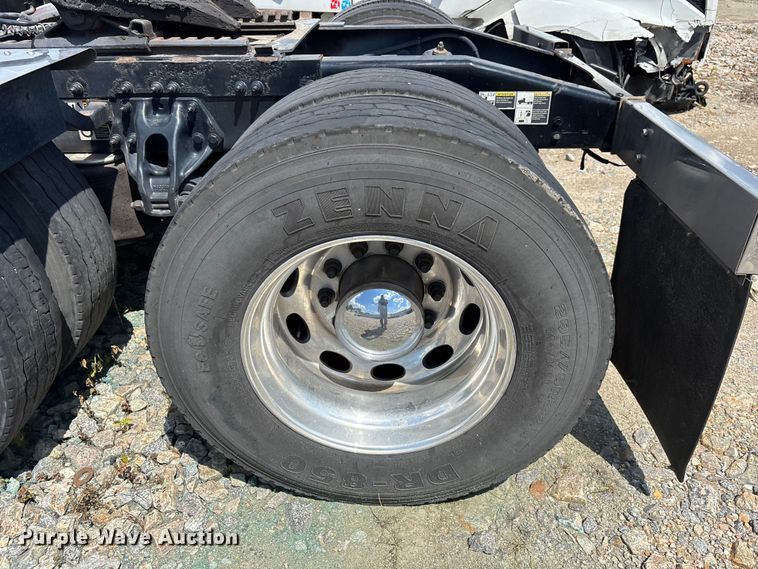 image for item YA2665 2020 Peterbilt 389 semi truck