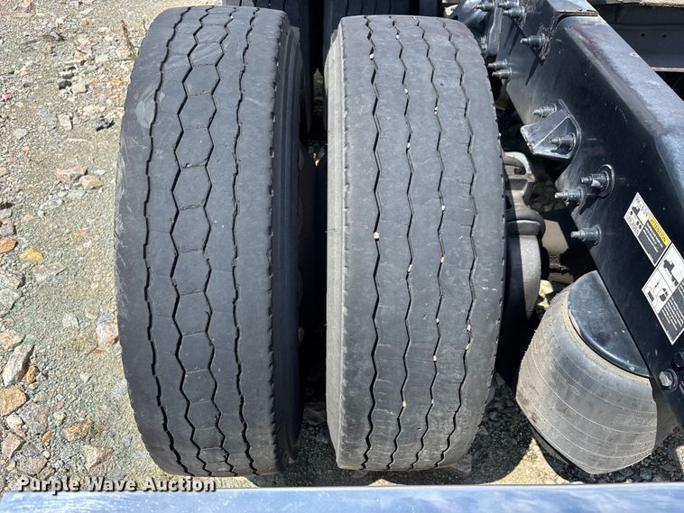 image for item YA2665 2020 Peterbilt 389 semi truck