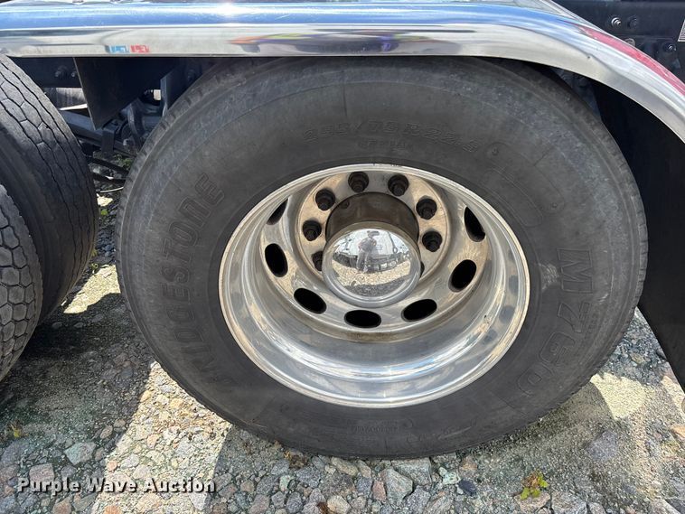 image for item YA2665 2020 Peterbilt 389 semi truck