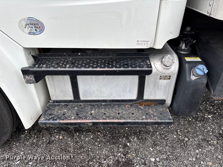 image for item YA2677 2016 Freightliner Business Class M2 box truck