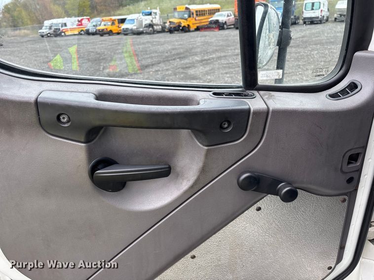 image for item YA2677 2016 Freightliner Business Class M2 box truck