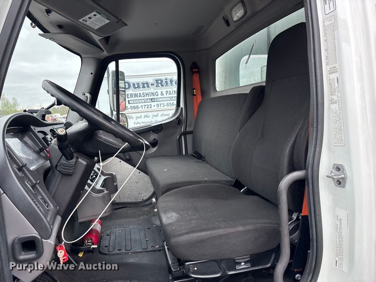 image for item YA2677 2016 Freightliner Business Class M2 box truck