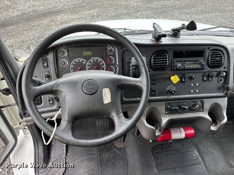 image for item YA2677 2016 Freightliner Business Class M2 box truck