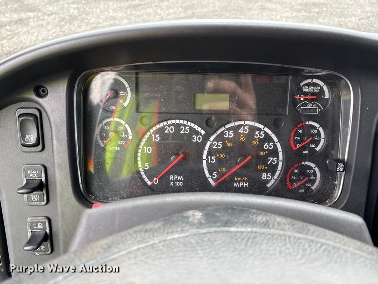 image for item YA2677 2016 Freightliner Business Class M2 box truck