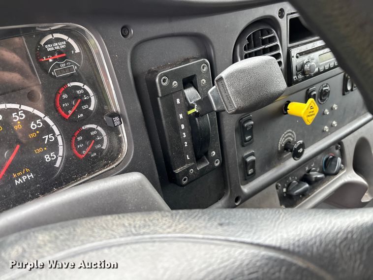 image for item YA2677 2016 Freightliner Business Class M2 box truck