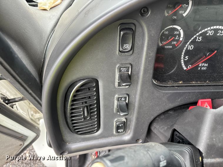 image for item YA2677 2016 Freightliner Business Class M2 box truck