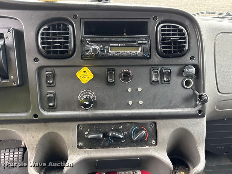 image for item YA2677 2016 Freightliner Business Class M2 box truck