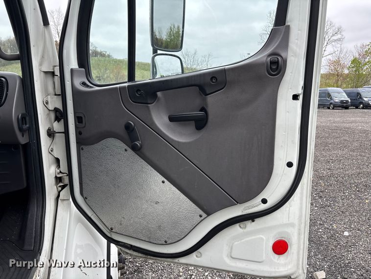 image for item YA2677 2016 Freightliner Business Class M2 box truck