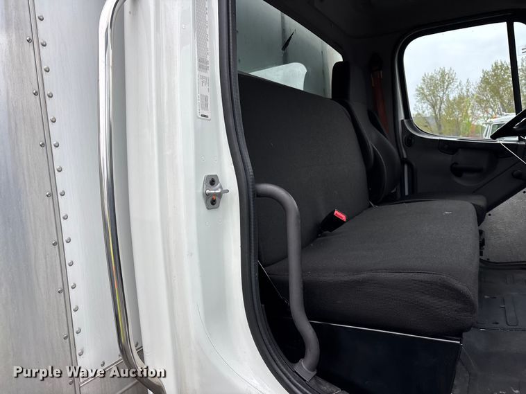 image for item YA2677 2016 Freightliner Business Class M2 box truck